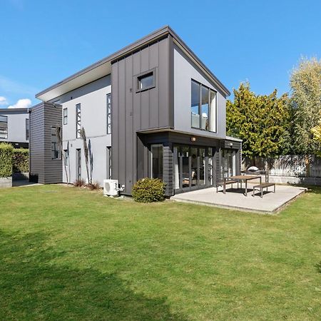 Tenby Apartments Wanaka Bagian luar foto