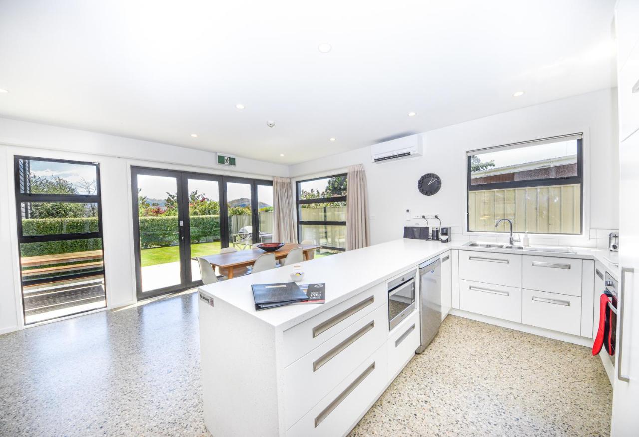 Tenby Apartments Wanaka Bagian luar foto